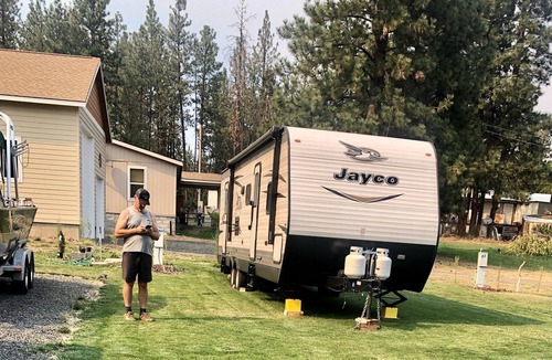 Pine Hollow RV Rental | RV Hook-up by the Lake