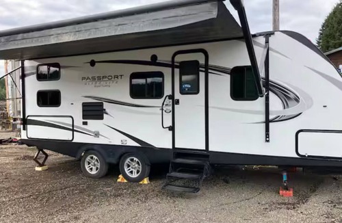 Forks House | RV in charming Forks with WiFi, AC. Happy travel and 1 block from Bella’s house!