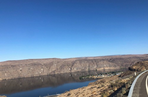 Sunland Estates RV Rental | RV parking in Sunland, close to park and store. No bathroom. No septic dump.