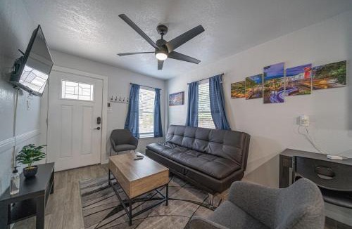 Southtown House | SA Downtown Gem Steps From Major Attractions