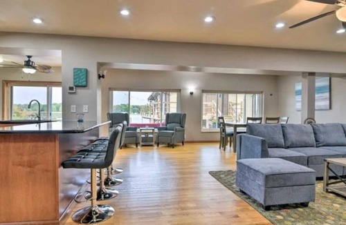 Algonac House | Saint Clair River front Retreat With 6 Beds - 4 Car Max Parking