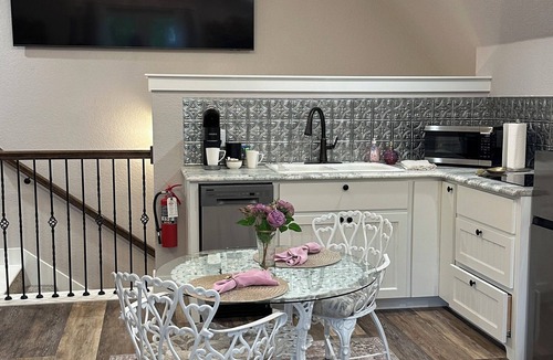 Muenster Apartment | Saint Jo Wine Country Loft with Private Balcony Near Blue Ostrich Winery