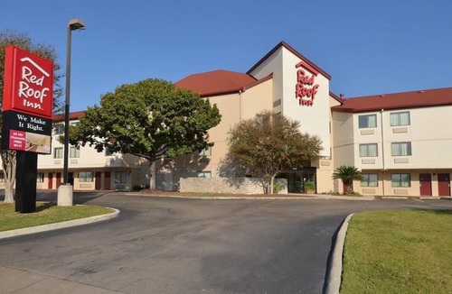 North San Antonio - SAT Hotel | San Antonio Gem: Two Family Ready Rooms with Pet-Friendly Atmosphere