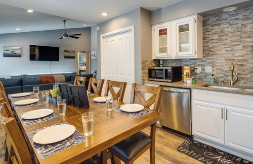 San Antonio Cottage | San Antonio Home w/Private Hot Tub: Pet Friendly!