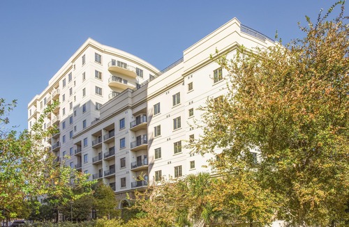 Downtown San Antonio Resort | San Antonio, TX: 1BR w/Whirlpool Tub, Free WIFI, Resort Pool, 0.5 Mi. River Walk