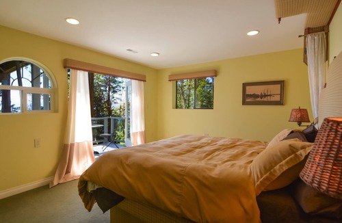 Friday Harbor House | San Juan Island, Three Coves Hideaway #111