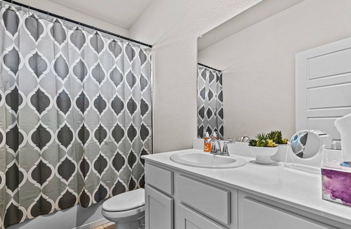 Lincoln Park House | Sanctuary @ Aubrey - Family Friendly Home