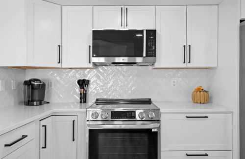 Northeast Heights House | Sandia Escape - Modern Luxury Family Retreat 4bedroom in ABQ