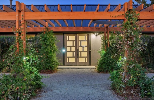 Walla Walla House | Sanitella`s Suite - Your Sip & Stay Getaway