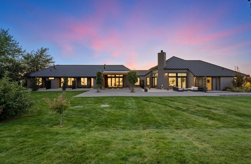 Walla Walla House | Sanitella`s Suite - Your Sip & Stay Getaway