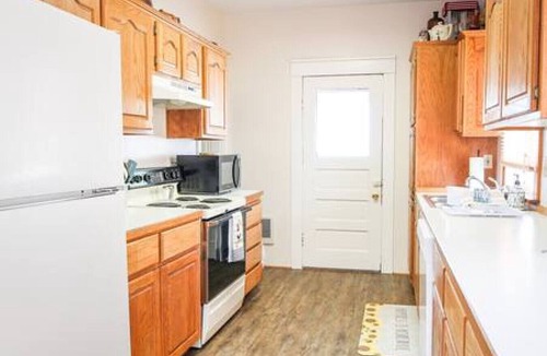 Richland House | Sass House, Cozy 2 Bdrm Home! Fire Pit, Pets Stay Free!