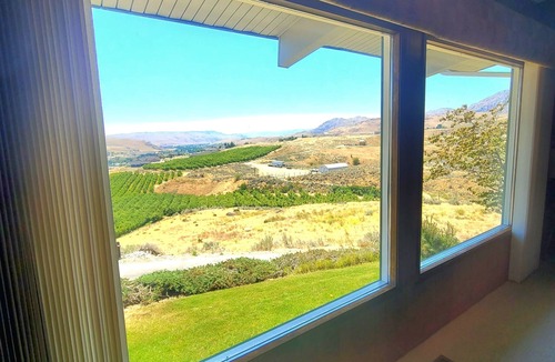 Okanogan House | Scenic 3-Bedroom Getaway with Stunning Views & Ample Space in Okanogan
