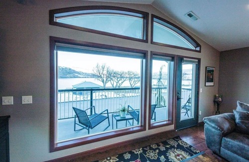 Pateros House | Scenic Riverview Escape - 4BR/3BA - Mountain Views - Near Chelan
