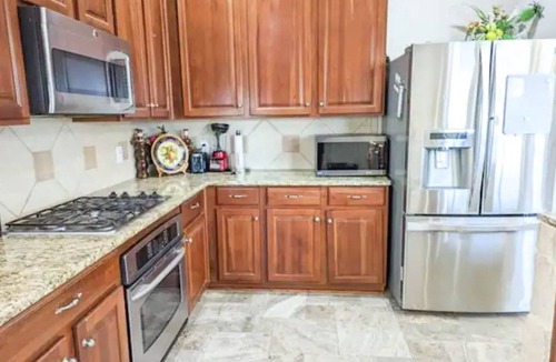 Northwest Carrollton House | Scenic Spacious Patio Pond View, Pool Table, Gym, Spa Whirlpool Tub 5 Bed Room