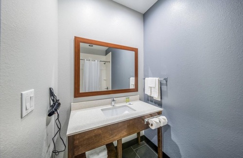 Fort Worth Hotel | Scottish Inns Campus