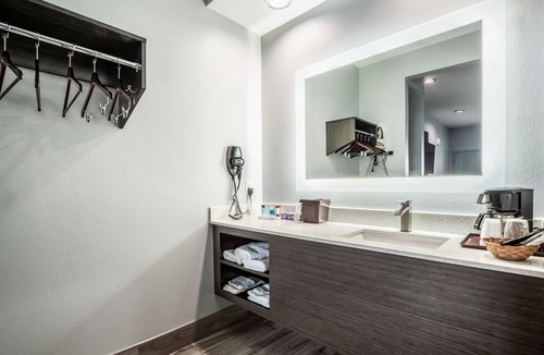 Katy Hotel | Scottish Inns Katy