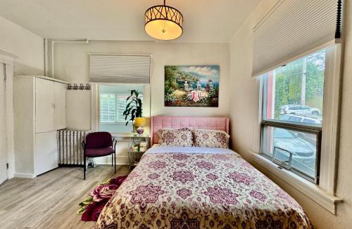 Rainier Valley House | Seattle 2nd Floor House with 2 Queen Bedrooms and Extra Sofa Bed Located 10 minutes from SeaTac Airport and 20 minutes from Downtown