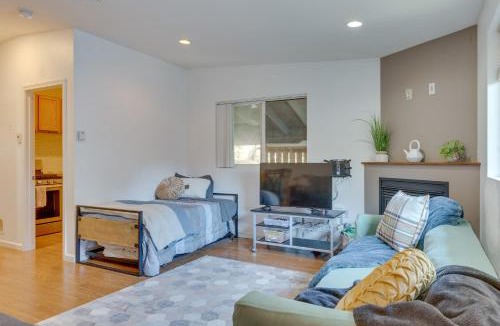 Pinehurst Apartment | Seattle Retreat Patio, Outdoor Dining and Fireplace