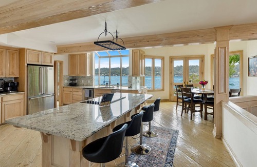 Mercer Island House | Seattle Waterfront Mansion on Lake WA