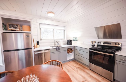 Royal Cabin | Secluded A-Frame w/hot tub-Near Pristine Lake Ouachita and Hot Springs