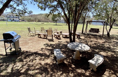 Ingram House | Secluded Brown House, 3BR/2BA, Porch, Grill, Sleeps 10