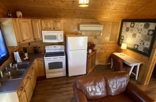 Paluxy Cabin | Secluded Cabin Perfect for Nature and Water Sports Lovers in Texas