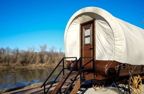 Satin House | Secluded Caravan with Barbecue in Chilton, Texas