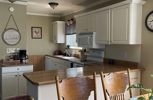 Columbia Cabin | Secluded get away located in South Central Iowa surrounded by oak woods.