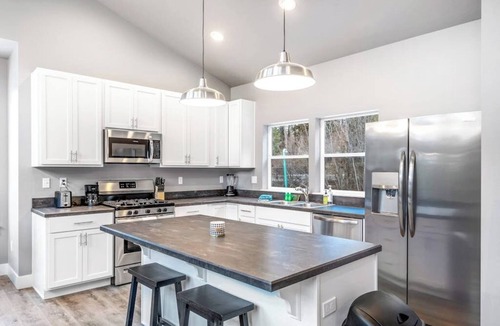 Sandpoint House | Secluded home with deck, grill, hot tub, fireplace, private beach, & W/D