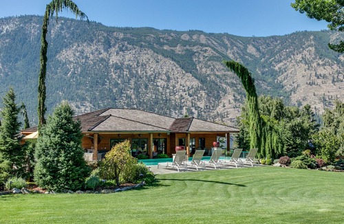 Manson House | Secluded Manson Pool House with Private Pool & Hot Tub, Dock on Lake Chelan