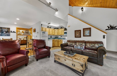 Fall River Estates Condo | Secluded Riverfront Condo Fireplace Close to RMNP Entrance