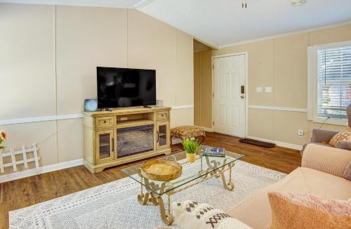 Normangee House | Secluded Rural Home in Normangee!