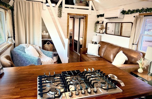 Burbank House | Secluded Tiny House with Fire Pit