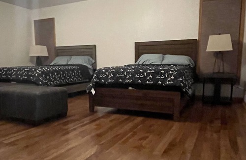 Lincoln House | Security midtown 3 minutes from lake park