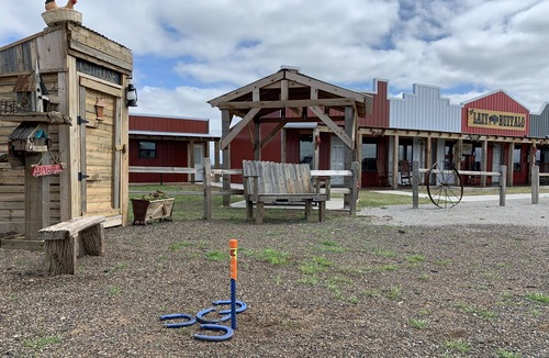 Cache Cabin | Seek & Snore Cabin near Wichita Mountains Cache ~ I Spy Wildlife Fun ~ sleeps 4