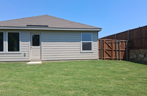 Aubrey House | Serene brand new modern 4-bedroom house with AC in charming Aubrey