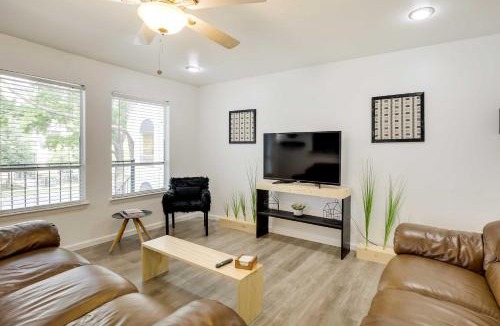 Knox - Henderson House | Serene Dallas Condo w/Pool - Walkable Location!