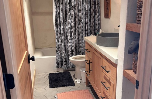 Chelan House | Serene Mountain guesthouse above Lake Chelan, Family Friendly