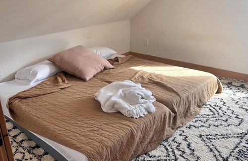 Chelan House | Serene Mountain guesthouse above Lake Chelan, Family Friendly