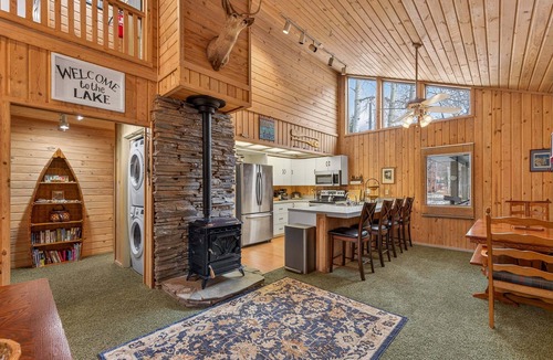 McCall House | Serene Mountain Retreat with Private Beach Access