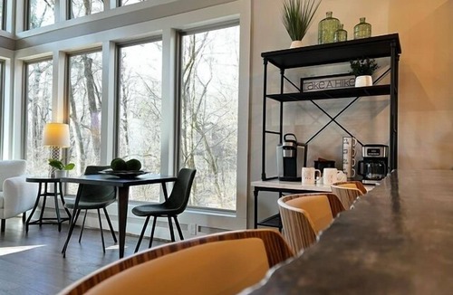Broken Bow Cabin | SERENE ON THE STREAM is a modern luxury cabin that overlooks a soothing, flowing