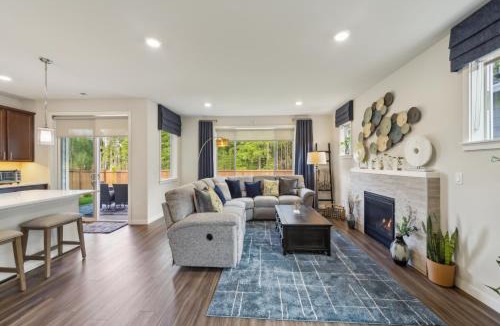 Port Orchard House | Serene Port Orchard 3BR Retreat with Trails and Amazing Views
