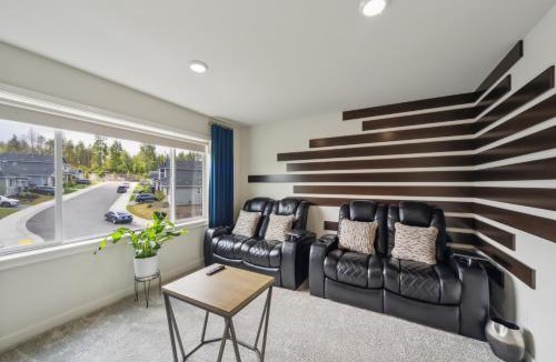 Port Orchard House | Serene Port Orchard 3BR Retreat with Trails and Amazing Views