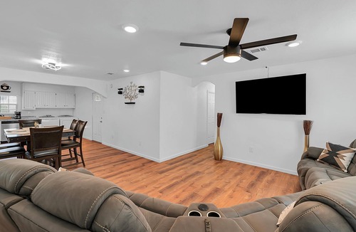 Robinson House | Serenity Bungalow - Midterms Welcome