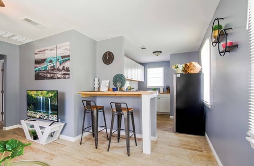 Downtown Memphis Apartment | Serenity Haven with ShellCrestCorp Apt 106