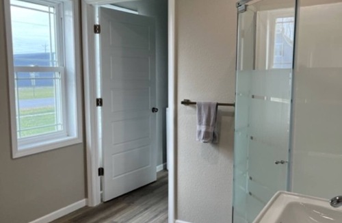 Seymour House | Seymour Southern Comfort. New build 2-bedroom duplex that comfortably sleeps 6.