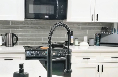 Pearland House | Shadow Creek Ranch 4 bedroom 2 bathroom with POOL. Pet friendly