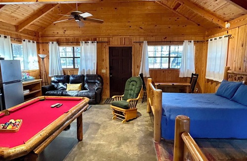 Board Camp Cabin | Shady Bend Bunk house, 1 mile from the WPG south trail head!