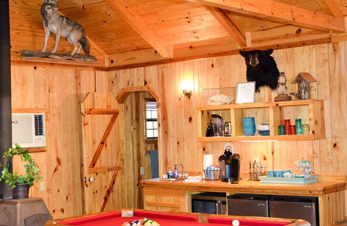 Board Camp Cabin | Shady Bend Bunk house, sleeps 4, 1 mile from the WPG south trail head.