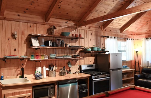 Board Camp Cabin | Shady Bend Bunk house, sleeps 4, 1 mile from the WPG south trail head.